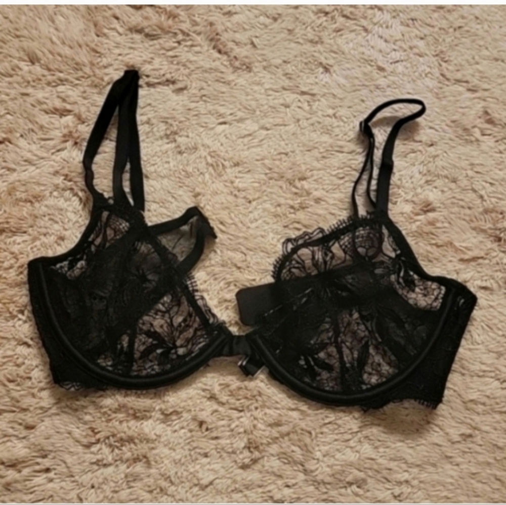 Victoria  secret lace bra size 34C
